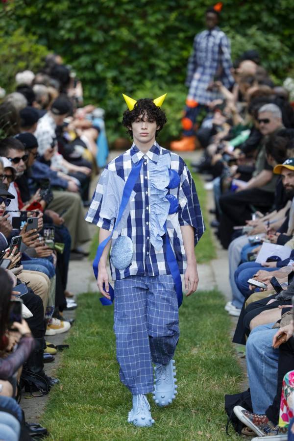 Creación de Walter Van Beirendonck prêt-à-porter Primavera/Verano 2025, Semana de la Moda de París.