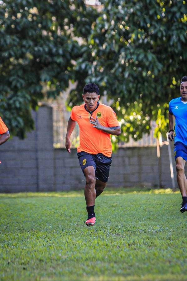 Brayan Moya en el entrenamiento de Real España previo al duelo ante Olimpia.
