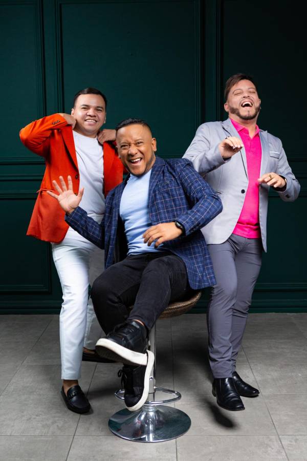 El equipo de presentadores de la revista “OMG”.