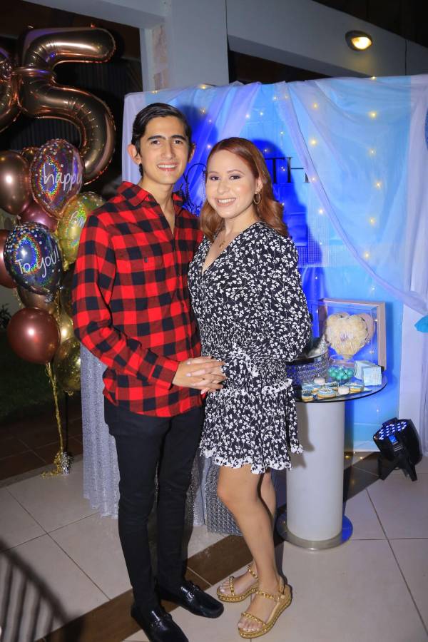 Fiesta en honor a Ruth Valladares Rápalo