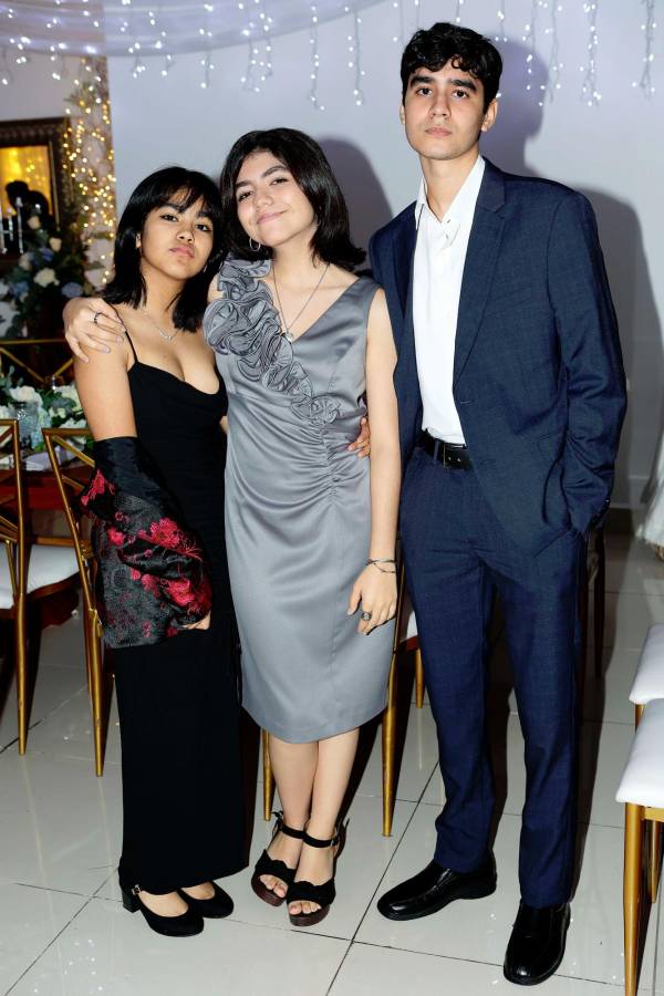 Laura Caballero celebra sus XV años