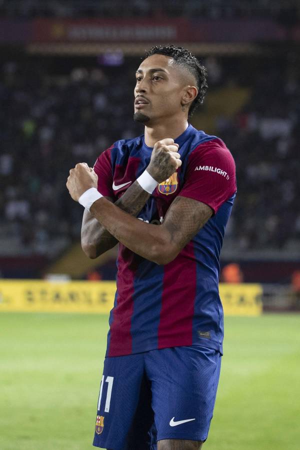 Raphinha entró y en la segunda bola que tocó marcó el 4-0 del Barcelona.