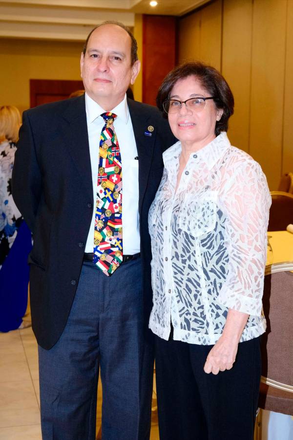 Velada de hermandad y brindis por los éxitos venideros