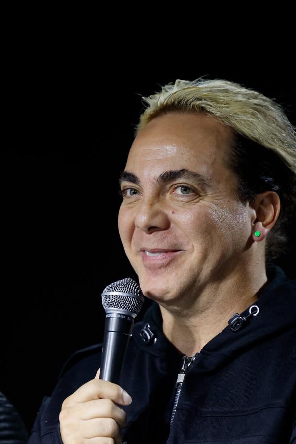 Cristian Castro lleva su lado metalero a un nuevo álbum con La Esfinge