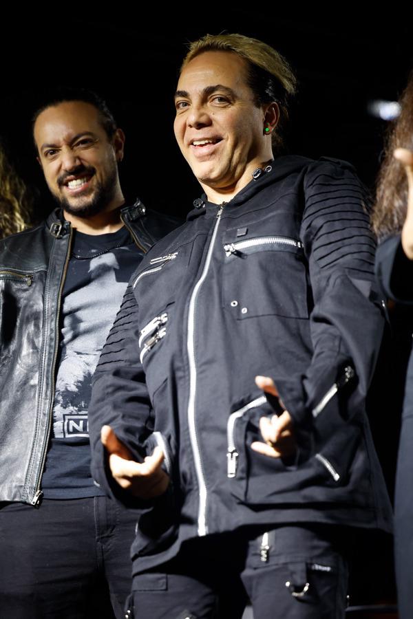 Cristian Castro lleva su lado metalero a un nuevo álbum con La Esfinge