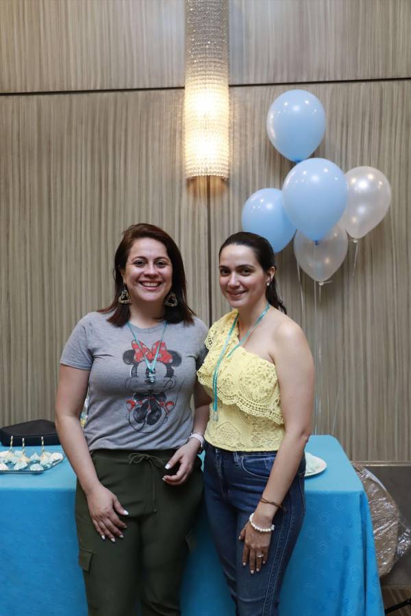 Los esposos Carías Cuadra celebran su baby shower con amor