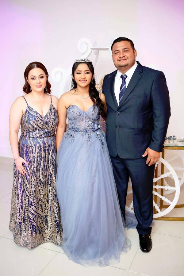 Laura Caballero celebra sus XV años