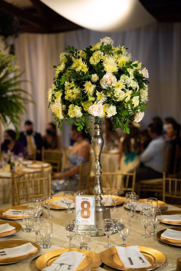 Moris Alvarado y Paola Banegas se unen en sagrado matrimonio