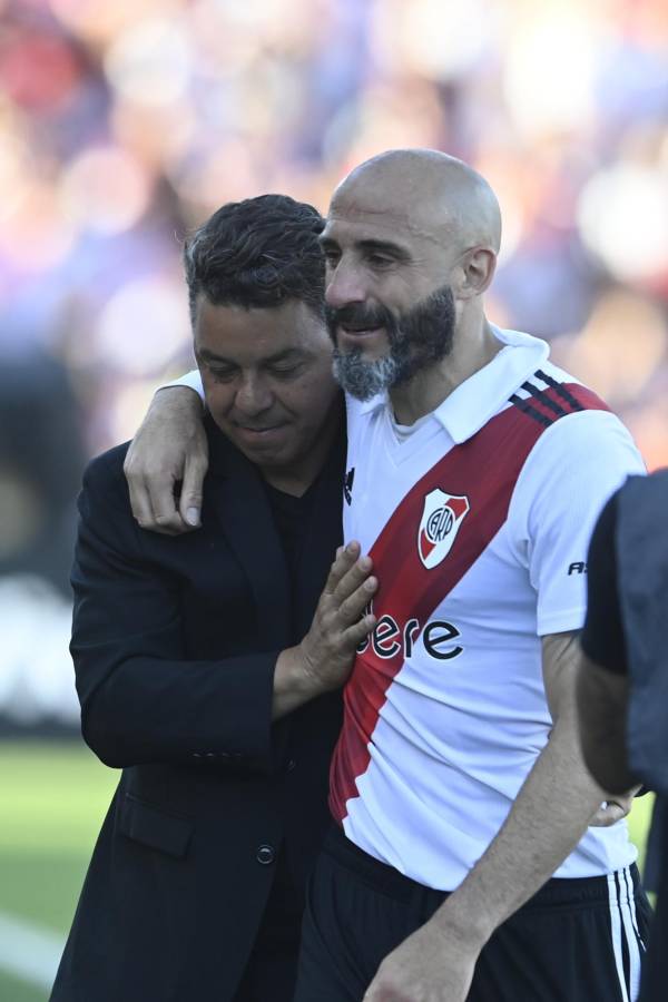 El defensor Javier Pinola también se despidió de River Plate ya que se retira del fútbol.
