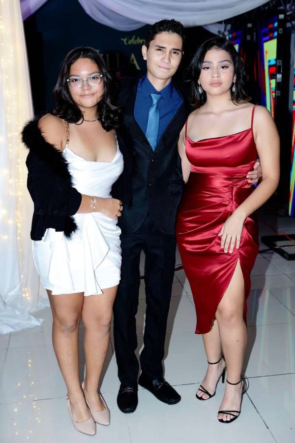 Laura Caballero celebra sus XV años