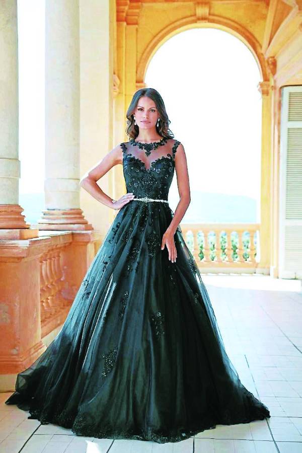 Los vestidos de boda negros se abren paso