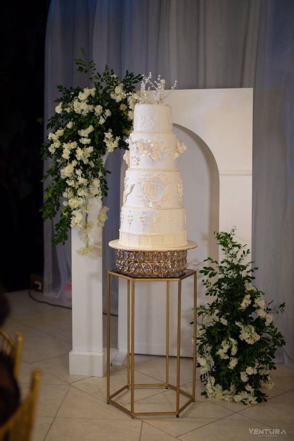 Moris Alvarado y Paola Banegas se unen en sagrado matrimonio