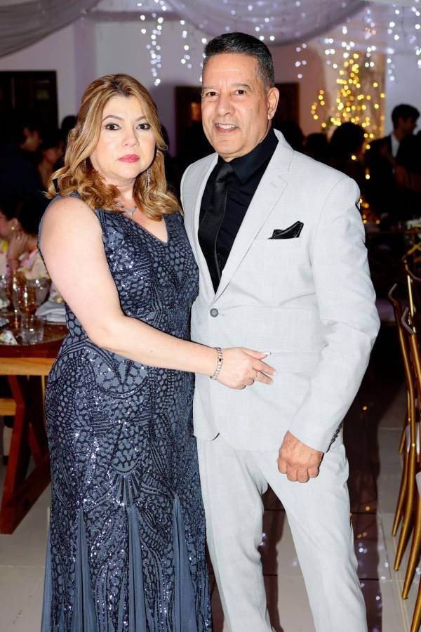 Laura Caballero celebra sus XV años