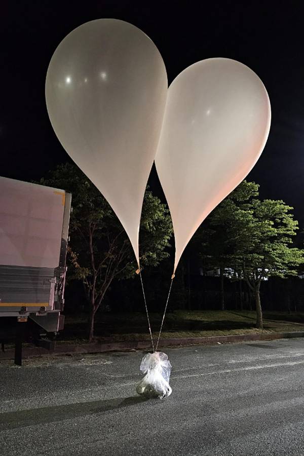 Corea del Norte envió más de 200 globos rellenos de desechos al Sur.