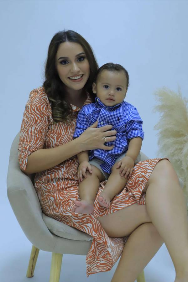 Lovely junto a su segundo hijo, Óscar de 10 meses de edad.