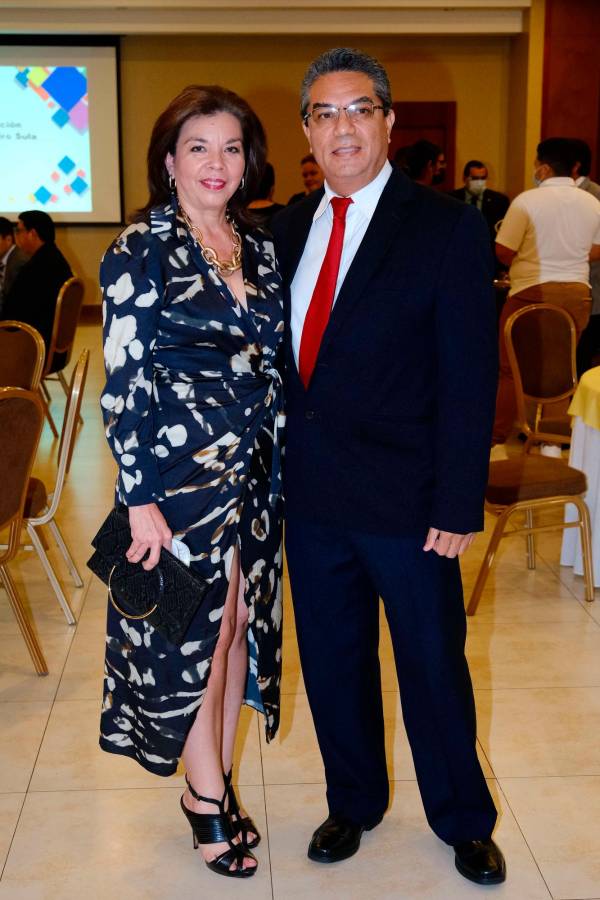 Velada de hermandad y brindis por los éxitos venideros