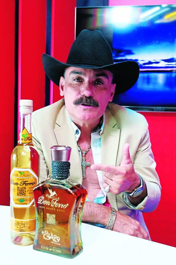 El Chapo también desea seguir promocionando su tequila, el cual lanzó recientemente al mercado.