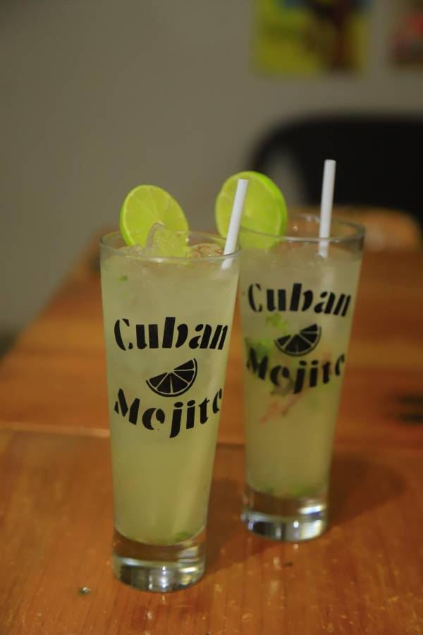 En La Esquinita del Cubano también puede disfrutar de unos deliciosos mojitos.