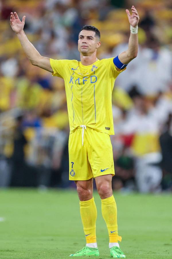 Cristiano Ronaldo se mostró frustrado en la derrota del Al Hilal en la final de la Copa del Rey de Arabia Saudita.