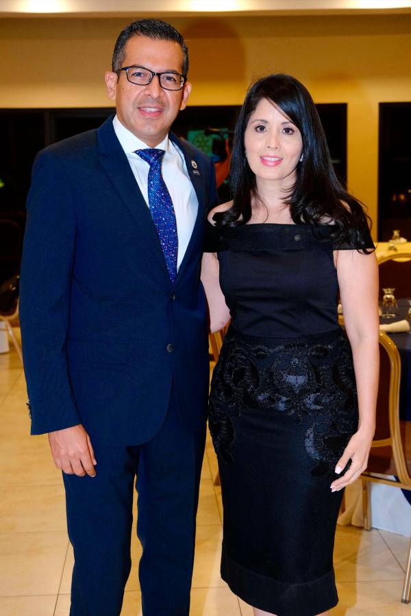 Velada de hermandad y brindis por los éxitos venideros