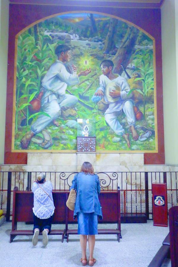<b>En la catedral metropolitana San Pedro Apóstol hay una hermosa pintura que representa el hallazgo de la Virgen.</b>