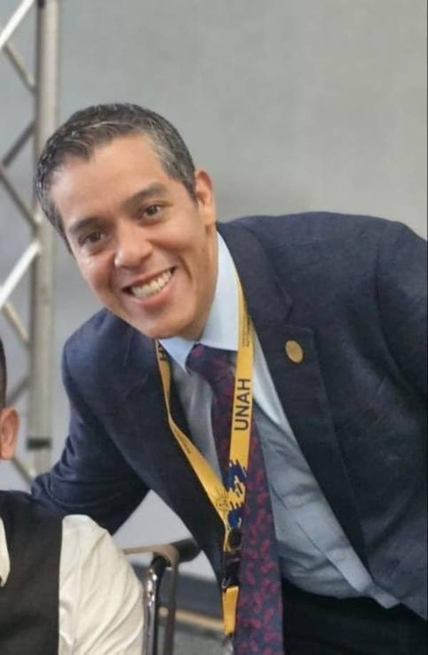 Actualmente, el rector Odir Fernández impulsa cambios significativos dentro de la Unah, proyectos y programas actualizados para los jóvenes y adultos para que tengan una oportunidad de vida para el sustento propio y de sus familias.