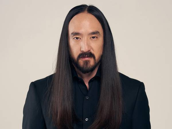 Steven Hiroyuki Aoki es un DJ, remezclador y productor discográfico estadounidense de ascendencia japonesa.