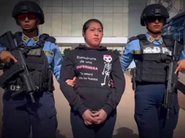 Agentes de la Dirección Policial de Investigaciones (DPI) capturaron a una mujer de 42 años de edad, de profesión auxiliar de enfermería, acusada de ultimar a su esposo e involucrarse en una sangrienta cadena de hechos violentos en la capital.