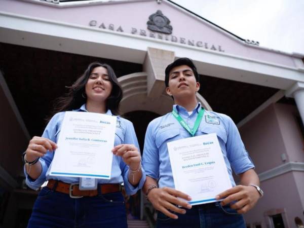 También se anunciaron becas para hondureños que estudian en el extranjero, con un apoyo de entre 800 y 1,000 dólares mensuales.
