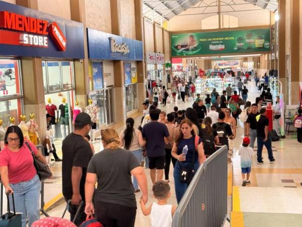 Viajeros retornaron este fin de semana cargados de equipaje y felices a San Pedro Sula, tras disfrutar de unos días de descanso durante el feriado Morazánico.