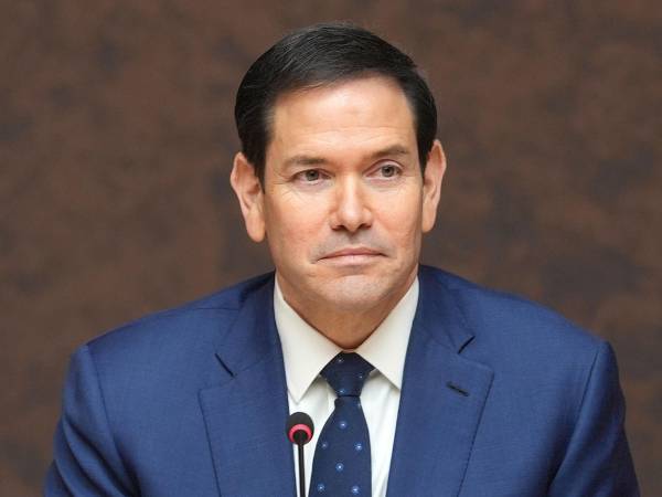 El secretario de Estado de Estados Unidos, Marco Rubio, participa en una reunión.