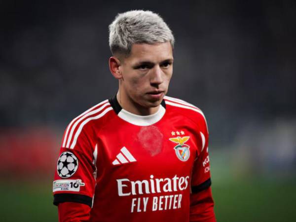 Prestianni jugando para el Benfica en la Champions League.