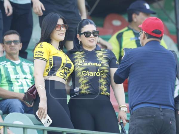 Las lindas aficionadas presentes en el Yankel Rosenthal.
