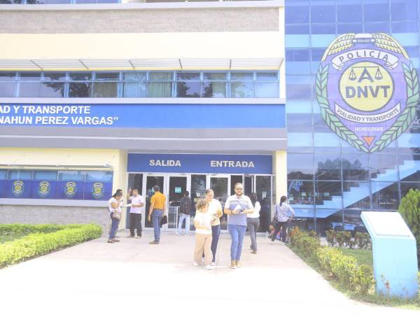 Intensifican los operativos en distintos puntos de San Pedro Sula para sancionar a conductores en estado de ebriedad y vehículos mal estacionados