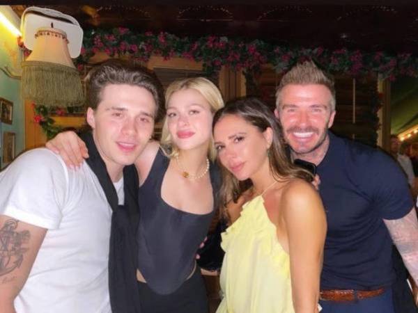 Las fricciones entre Nicola Peltz y Victoria Beckham no habrían surgido únicamente a raíz de la boda ni de las recientes declaraciones públicas de Brooklyn Beckham. De acuerdo con diversas versiones, las diferencias entre la actriz estadounidense y su suegra venían gestándose desde antes y se intensificaron con el paso del tiempo.