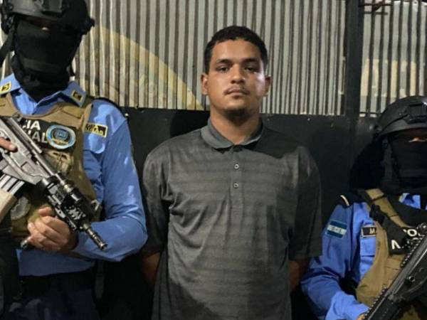 La Dirección Policial Anti Maras y Pandillas Contra el Crimen Organizado (Dipamco), capturó a un presunto miembro de la Mara MS-13, vinculado al tráfico de drogas en la colonia Brisas del Carmen en San Pedro Sula, zona norte de Honduras.