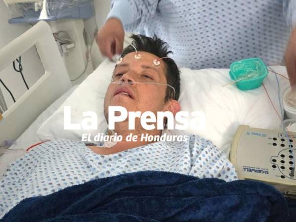 Diputado Octavio Morales tras salir de la cirugía de la implantación de un corazón artificial en México.