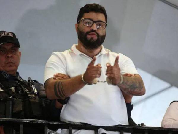 Según la fundamentación jurídica expuesta por Silva, los magistrados señalaron que Marco Antonio Vallecillo fue sometido a proceso penal sin que previamente se siguiera el procedimiento especial de antejuicio.