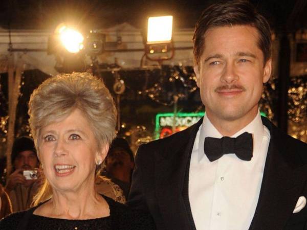 Brad Pitt en compañía de su madre Jane Etta Pitt en una foto de archivo.