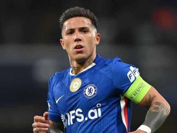 Enzo Fernández es capitán del Chelsea y fue sancionado por el club inglés.