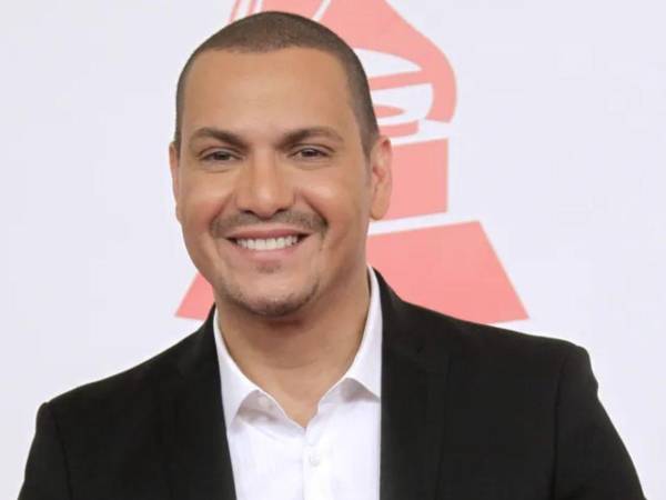 Víctor Manuelle expresó su sentir por la muerte de su mamá en su cuenta de Instagram.