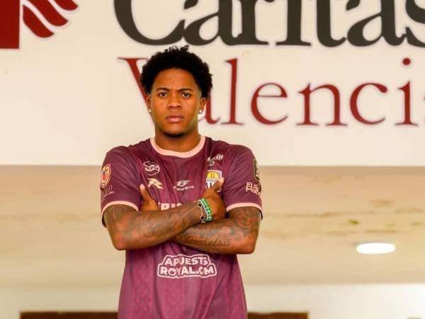 El extremo ofensivo Exon Arzú fue presentado como fichaje del Carabobo FC de Venezuela.