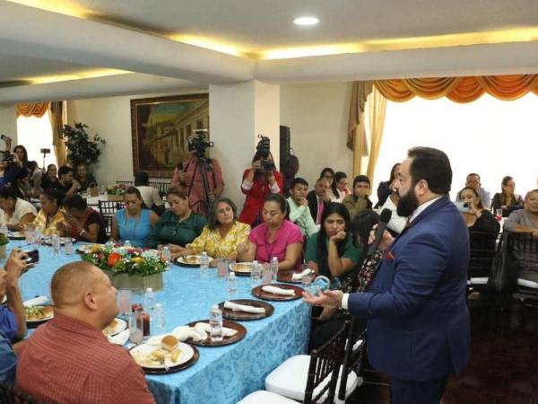 El presidente del Congreso Nacional de Honduras, Luis Redondo, ha generado polémica en las últimas horas al quejarse públicamente de la comida que entregan a los diputados en el poder Legislativo.