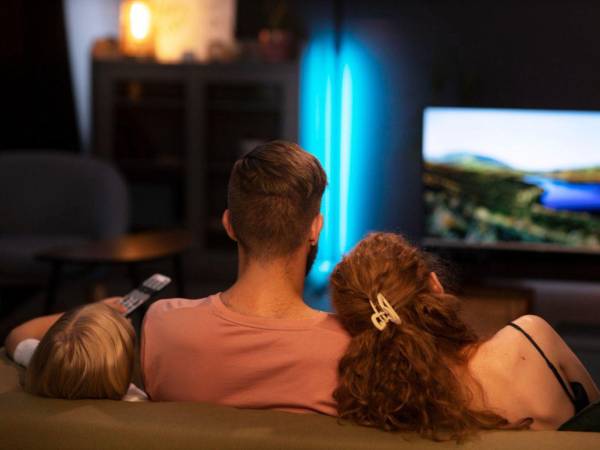 El servicio AVOD de FlixLatino ofrece una selección de películas, series y canales en directo que los usuarios pueden disfrutar sin necesidad de suscripción.