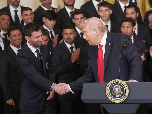 Donald Trump saludando a Lionel Messi en la Casa Blanca.