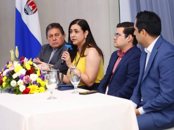 Especialistas durante la tercera jornada de actualización de medicina interna.