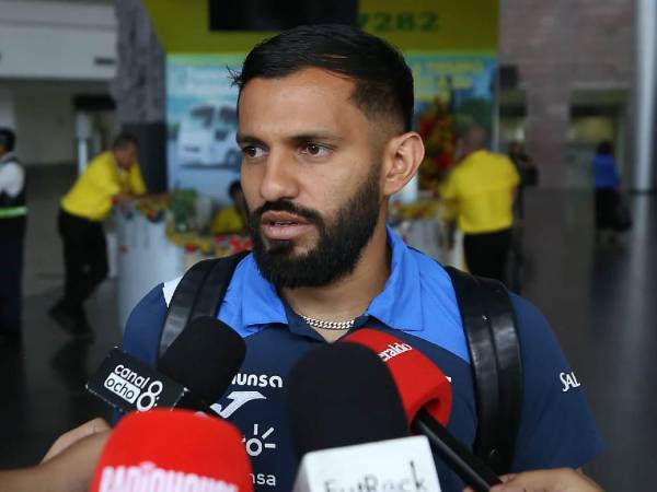 Jorge Álvarez en su llegada a Honduras tras quedar fuera del Mundial 2026 luego del empate ante Costa Rica.