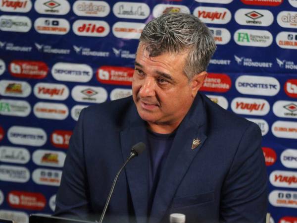 Diego Vázquez en conferencia de prensa tras el partido ante Olimpia.