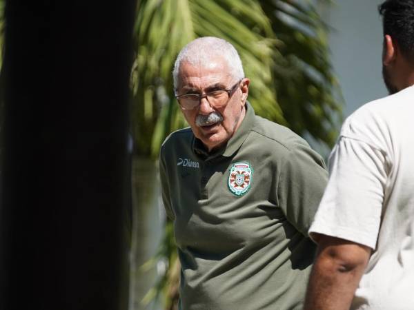 Manuel Keosseián previo al viaje de Marathón a Tocoa este miércoles.