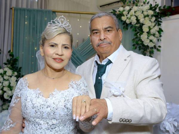 Miramar García y Fidel Claros contrajeron sagrado matrimonio y lo celebraron con familiares y amistades cercanas.